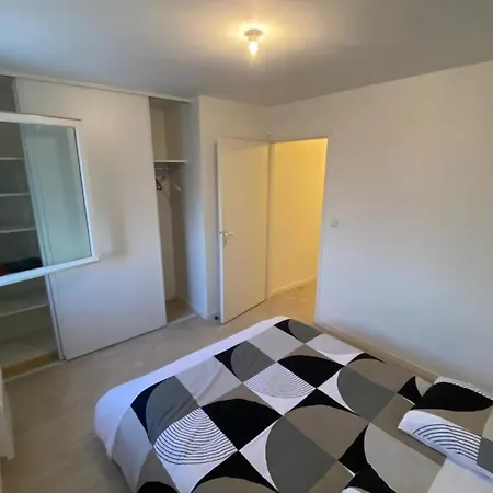 Nice 60M With Balcony In Aytre! Apartman